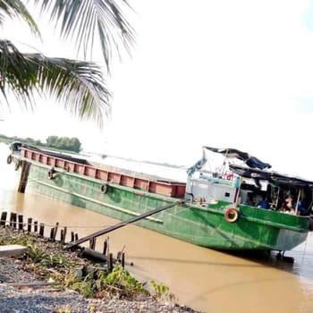 Cần bán xà lan 200 tấn